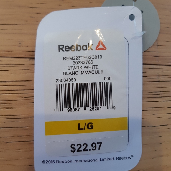 Nwt reebok tshirt - Picture 3 of 3